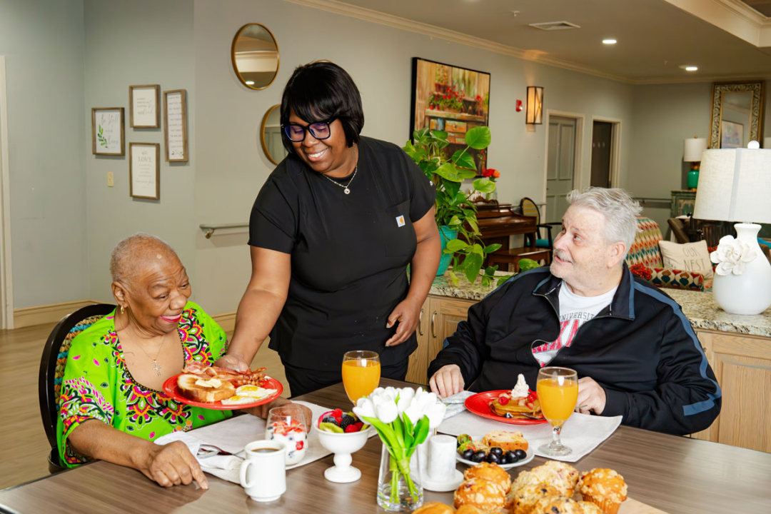 Staff-serving-breakfast-at-Poplar-Grove