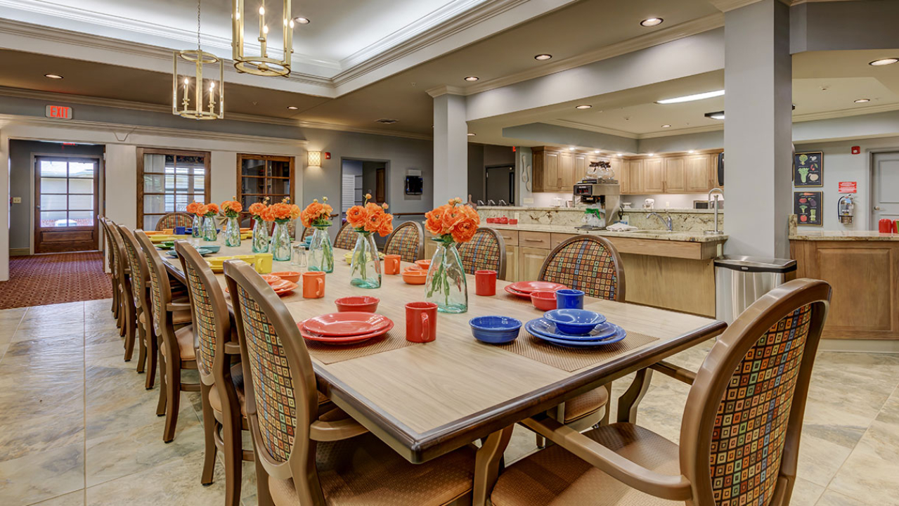 dining-room-at-Poplar-Grove