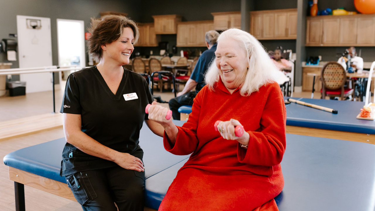therapist-with-elder-at-Poplar-Grove